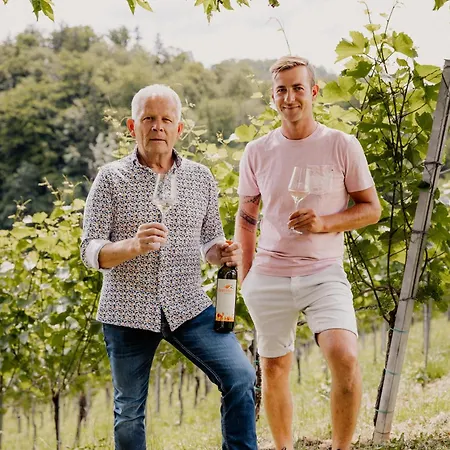 Weingut Brenner Am Rossberg Alloggio in famiglia *