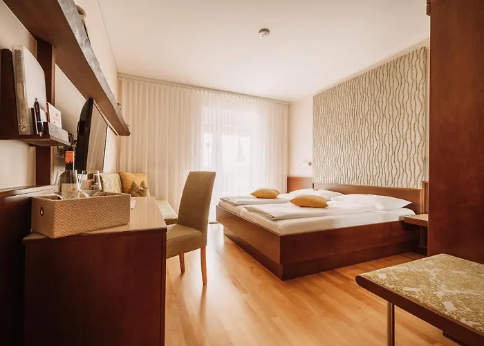 民宿 Weingut Brenner Am Rossberg